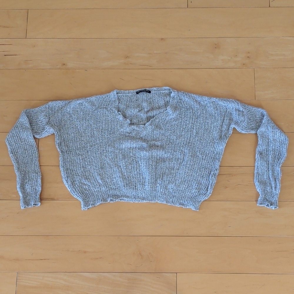 Brandy Melville Light Heathered Gray V-Neck Cropped Sweater, One Size, Knit